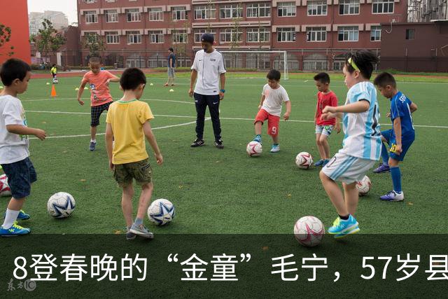 8登春晚的“金童”毛宁，57岁县城唱《涛声依旧》，早已无人问津